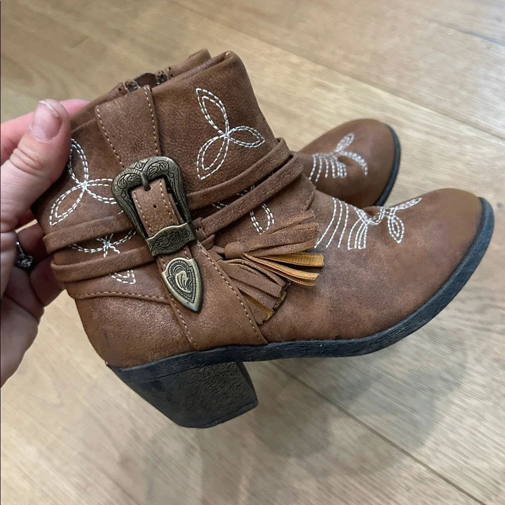 Madden Girls western Brown Kids Ankle Boots 12